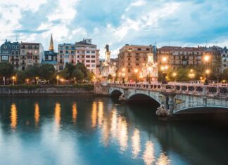 San Sebastian, one of the 25 best cities in the world, according to a Travel + Leisure survey Donostia - San Sebastián vvotada como una de las 25 best cities in the world