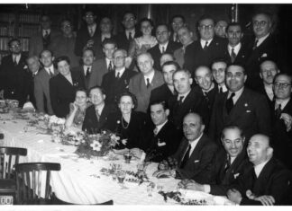 The Basques building a united Europe: a “Basque Chronicle” by Iñaki Anasagasti Foto del congreso de fundación de la Democracia Cristiana italiana 1946 (con representantes vascos)