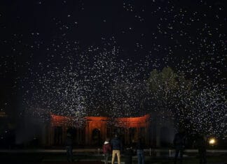 The “sustainable fireworks” made in Bilbao by Daan Roosegaarde Spark Bilbao Studio Roosegaarde. Fotografía: Roberto Conte