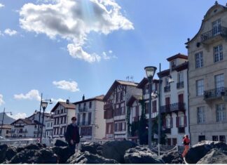 Katelyn Simone, our correspondent in New York, shares with us her visit to the birthplace of Maurice Ravel A view of quai Maurice-Ravel. The house, #12, is the last on the right.