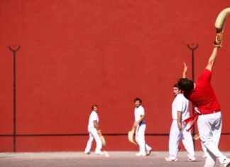 What is Basque pilota? Sylvia Sabes explains on the BBC Euskal pilota/ Pelota vasca ( Andia/Getty Images)