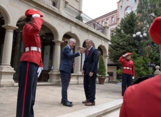 El reflejo en los medios de la visita institucional-empresarial de Córdoba (Argentina) al País Vasco El Lehendakari recibe al Gobernado de Córdoba en Ajuria Enea
