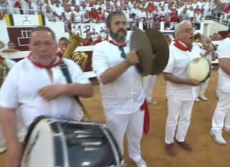 “Agur Jaunak” closes out the Dax city festivals in Les Landes Interprentando el Agur Jaunak en las fiestas de Dax