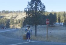 La cantante country Margo Cilker, Olentzero y Fito, paseando por Jordan Valley (Oregón) Olentzero en Jordan Valley, Oregon