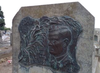 Attempts are being made in Argentina to preserve the memory of journalist and author Evaristo Bozas Urrutia, a Basque from Rentería Tumba de Evaristo Bozas Urrutia Tres arroyos Argentina