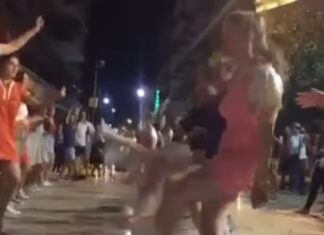 Un «cara a cara» entre dantzaris irlandeses y vascos. Imperdible Un grupo de dantzaris vascos y de Irlanda bailan juntos en la calle