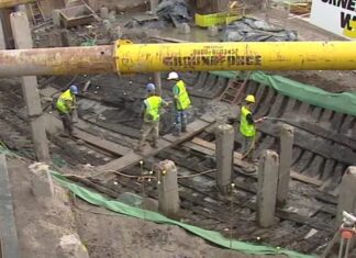El barco vasco del siglo XV encontrado en Newport, el mayor «puzle 3D» del mundo This is what builders uncovered in 2002 when constructing a new theatre in Newport