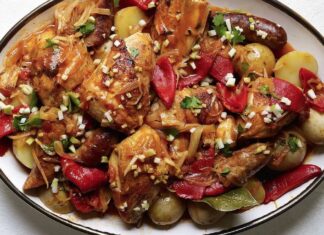 Saveur: a dozen dishes from the Pyrenees (that is, Basque), and a “bonus” Pollo estofado vasco con pimientos (Fotografía Beth Galton)