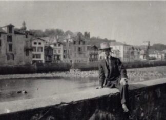 March 7, 1875, birth of Maurice Ravel, a Basque hidden from the view of all…even the Basques themselves Maurice Ravel frente a su casa natal en Ziburu