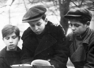 Two books to learn the story of the Basque War Children better Niños vascos de la Guerra en Jersón 1937. Del lobor «Niños Vascos Evacuados En 1937. Album Historico«