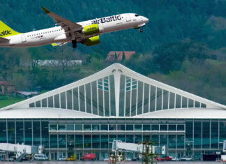 San Sebastian’s main airport is Bilbao. Who’s surprised? Avión de Air Baltic en aeropuerto de Bilbao (fotomontaje)