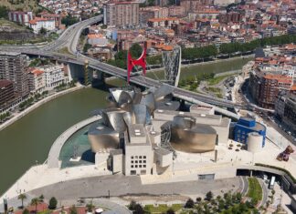 The AIA grants the Guggenheim Bilbao an award it deserves, though with a bit of incorrect information Guggenheim Bilbao. Vista aérea. Fotografía- MGB