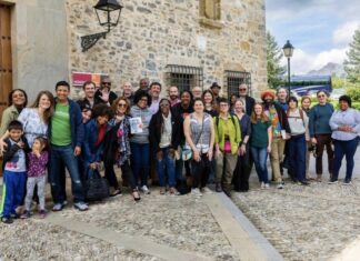 The Mondragón Co-op, a model for Ohio co-ops La delegación de Co-op Cincy en la sede de las Cooperativas Mondragon