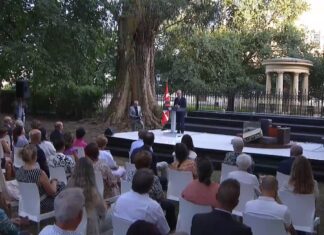 Día de la Diáspora Vasca: el acto institucional, el reflejo en medios y una mirada a los vascos de Australia Acto oficial del Día de la Diaspora Vasca 2023 en Gernika. Lehedakari y Árbol Viejo al fondo