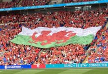 Jon Maia and Amets Arzallus at the Wal Goch festival, ‘bertsos’ about soccer in Wales Festival de Futbol y Cultura en Gales