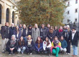 Are you Basque aged 18–35? Travel the Basque Country with the Gaztemundu program…but don’t delay! Los participantes de Gaztemundu 2022 en la Casa de Juntas de Gernika (Foto Juntas Generales de Bizkaia)