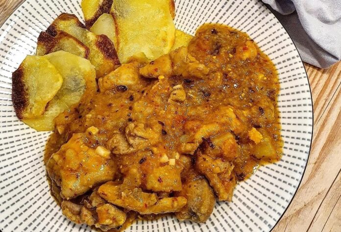 El pollo al batzoki es un clásico de la cocina del País Vasco. Fuente: YouTube Autor: Con cacharros y a lo loco