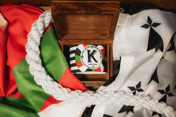 Brazalete que lucirán este fin de semana los capitales del FC Lorient y del AthleticClub para revidicar la cultura de sus naciones